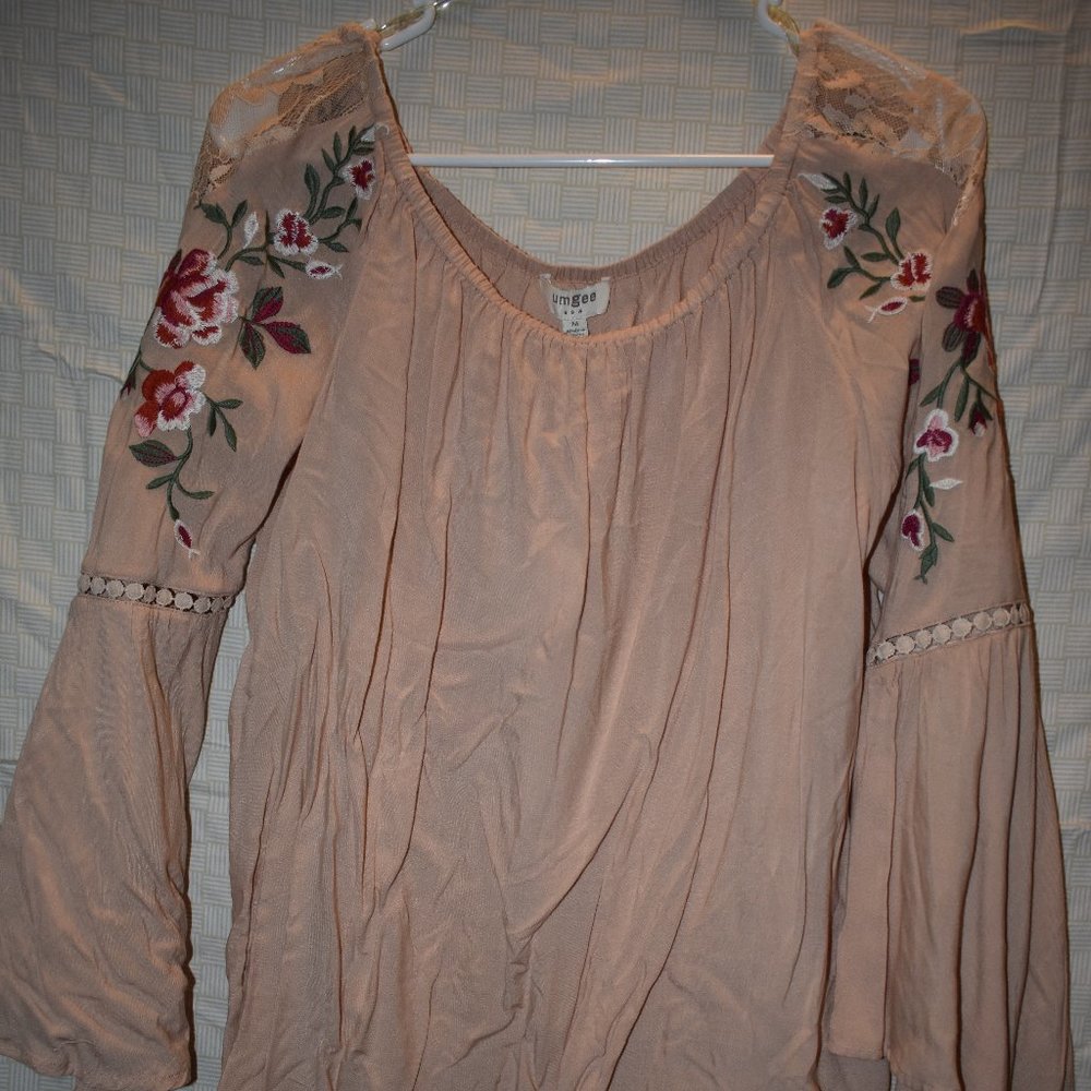 NWT Umgee blush top. Size Medium